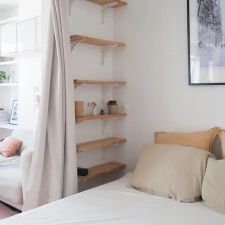 A Small Nest For 2 Very Bright And Cozy In Apartamento París