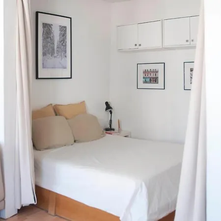 A Small Nest For 2 Very Bright And Cozy In *
